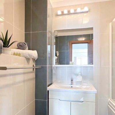 Аренда светлой 3-комнатной квартиры, 100 м², вид на озеро, Mamaia, Констанца, Румыния